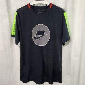Nike Black and Green Short Sleeve Tees